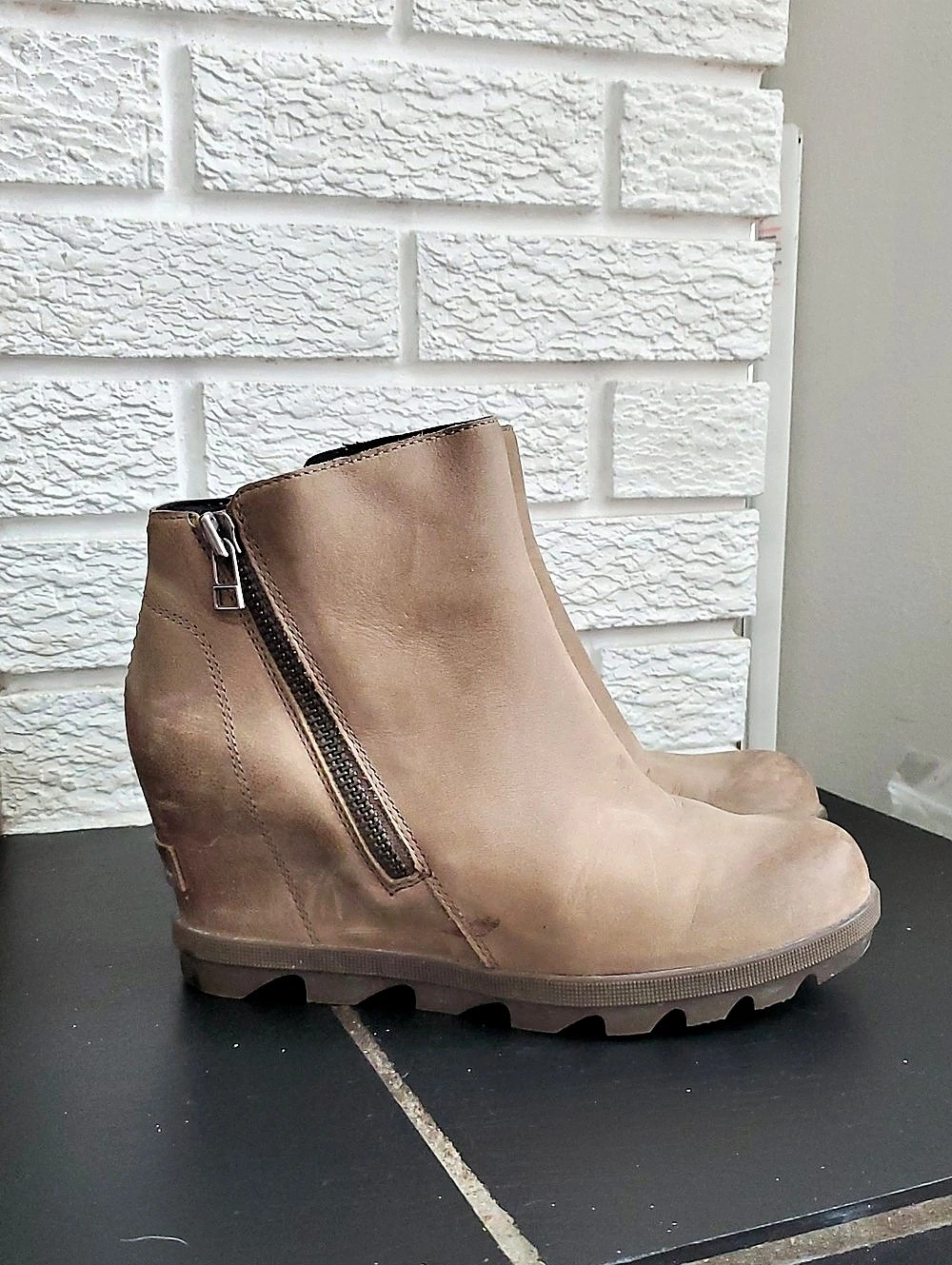 SOREL Joan Of Arctic Uptown Leather Wedge Ankle Booties in Brown Sz 7 Outdoor
